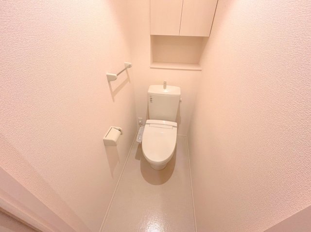 トイレ　綺麗なトイレにはウォシュレット標準装備です。