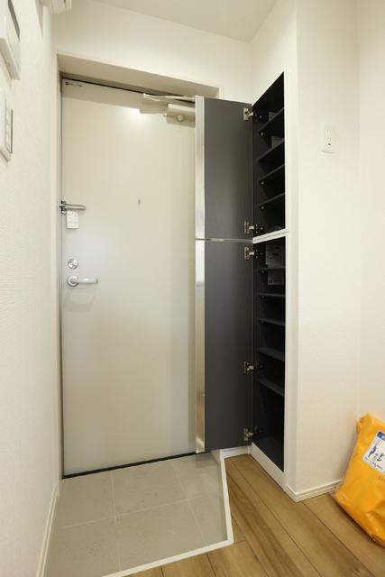 シャンテひばりヶ丘の玄関写真
