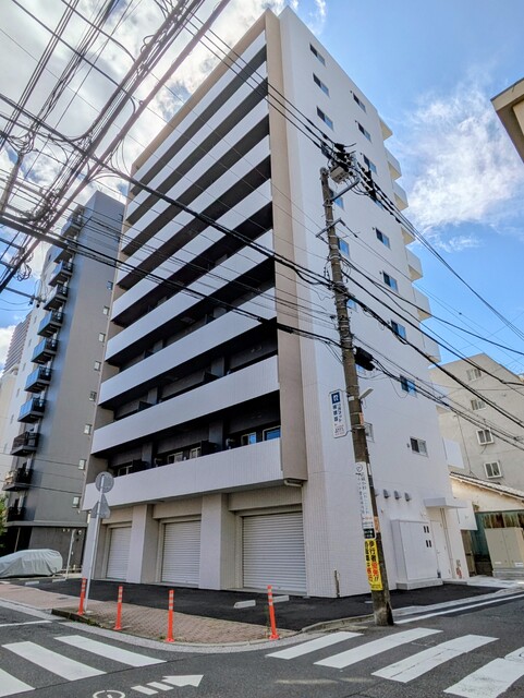 建物外観　１階部分はテナントが入ります