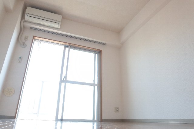 居室・リビング　きれいな洋室のお部屋です