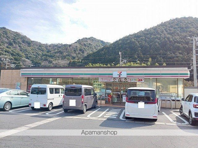 コンビニ　セブンイレブン周南戸田駅前店（コンビニ）まで800m
