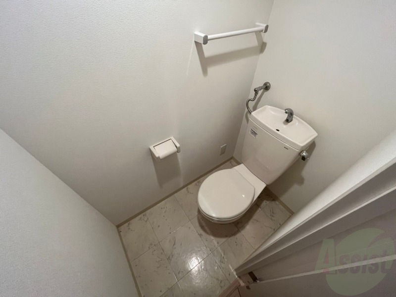 トイレ　こちらはトイレです。清潔感があり、安心して使用できます。