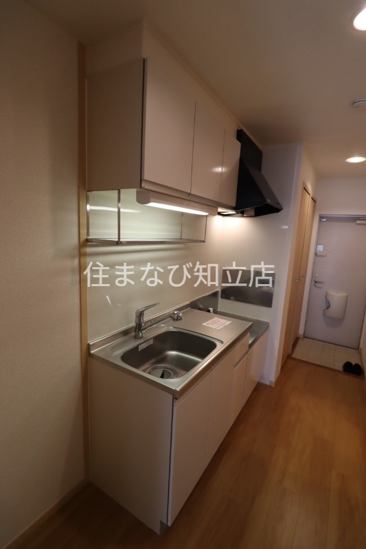 名鉄豊田線 豊田市駅 バス乗車時間：13分 最寄りバス停で下車 徒歩3分 2階建 築18年のキッチン写真