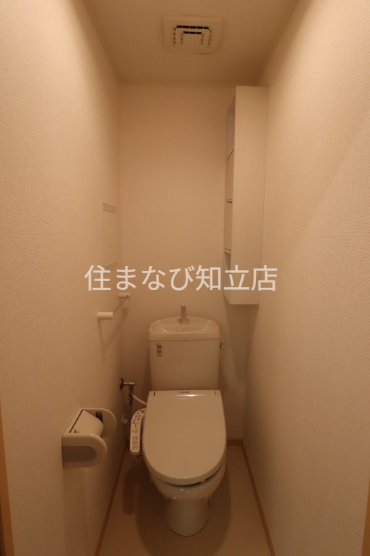 名鉄豊田線 豊田市駅 バス乗車時間：13分 最寄りバス停で下車 徒歩3分 2階建 築18年のトイレ写真