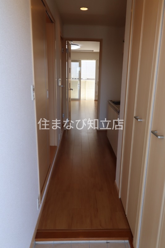 名鉄豊田線 豊田市駅 バス乗車時間：13分 最寄りバス停で下車 徒歩3分 2階建 築18年の内装写真