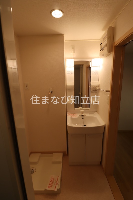 名鉄豊田線 豊田市駅 バス乗車時間：13分 最寄りバス停で下車 徒歩3分 2階建 築18年の内装写真