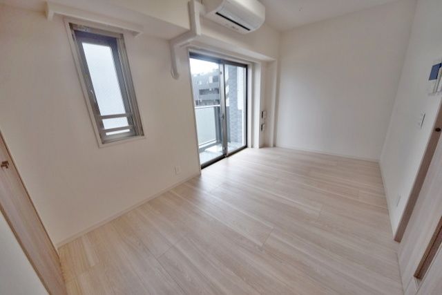 その他部屋・スペース　★洋室6帖の明るい居室です★