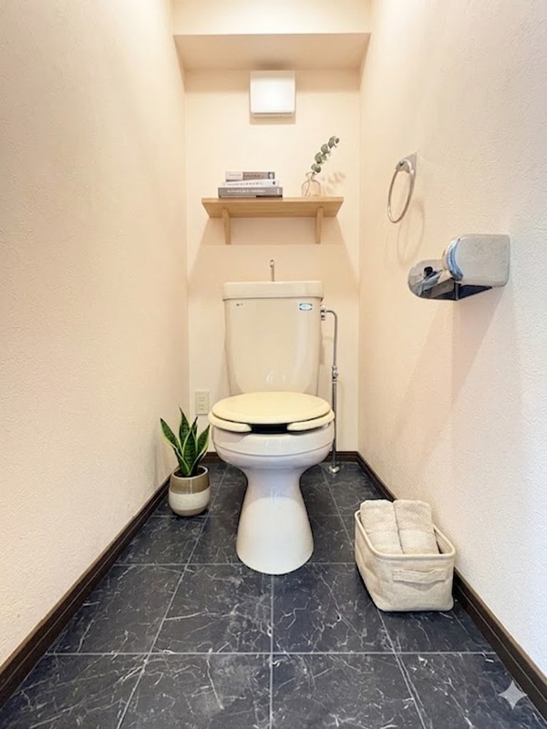 西鉄天神大牟田線 雑餉隈駅 徒歩32分 4階建 築32年のトイレ写真