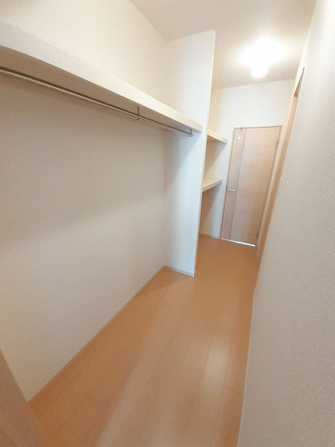 ＪＲ予讃線 川之江駅 バス乗車時間：8分 最寄りバス停で下車 徒歩2分 2階建 築13年の内装写真