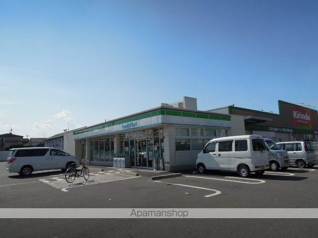 コンビニ　ファミリーマート（コンビニ）まで327m