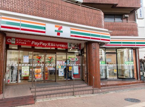 コンビニ　セブンイレブン 豊島要町駅前店（コンビニ）まで307m