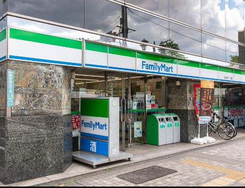 コンビニ　ファミリーマート 西池袋五丁目店（コンビニ）まで360m