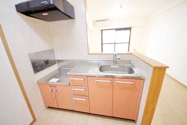 キッチン　同物件別部屋写真