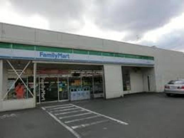 コンビニ　ファミリーマート伊丹中野西店（コンビニ）まで635m