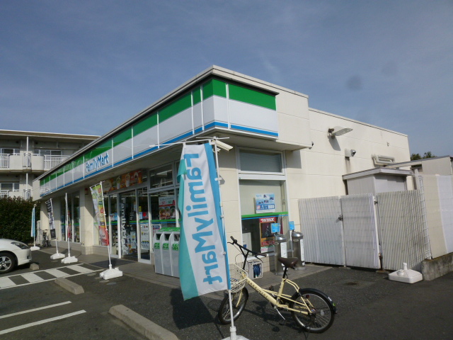 コンビニ　ファミリーマート西東京新町店（コンビニ）まで592m