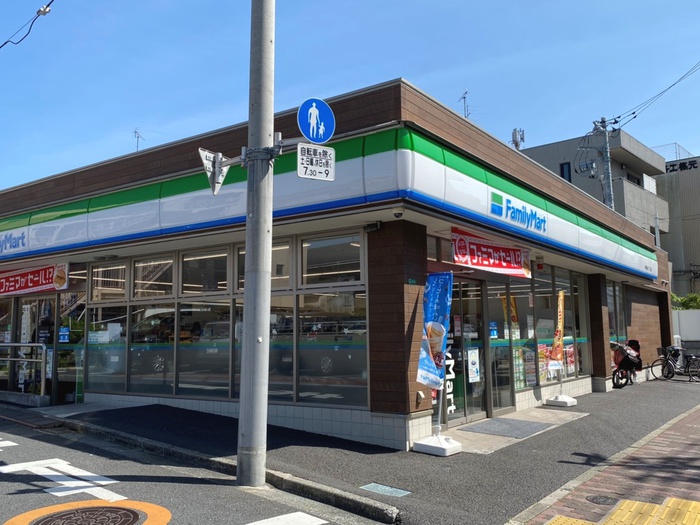 コンビニ　ファミリーマート 練馬桜台二丁目店（コンビニ）まで200m