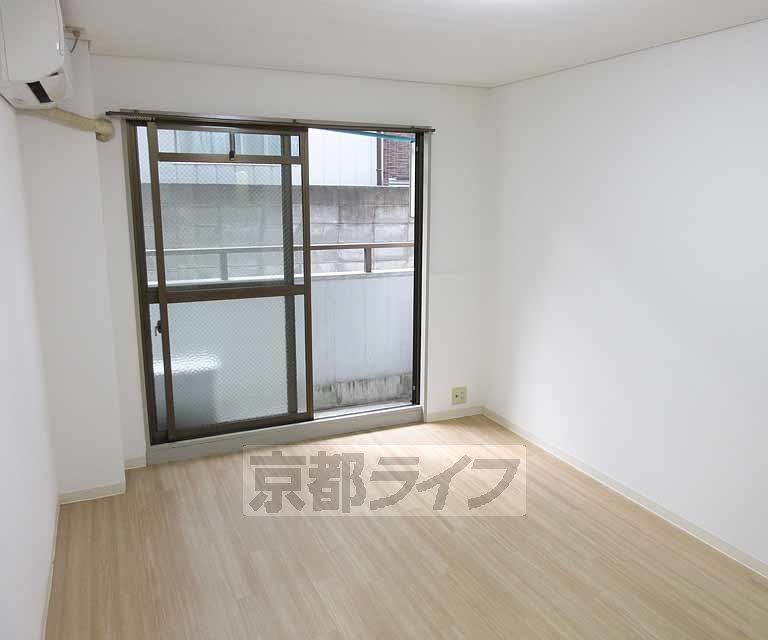 居室・リビング　広々としたお部屋です！