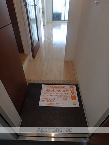 ＪＲ東西線 新福島駅 徒歩4分 8階建 築19年の玄関写真