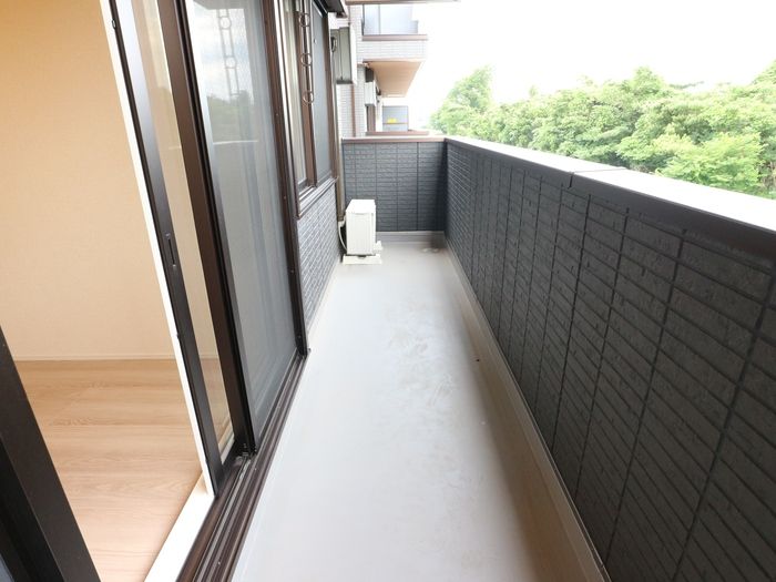 バルコニー　バルコニーがあります