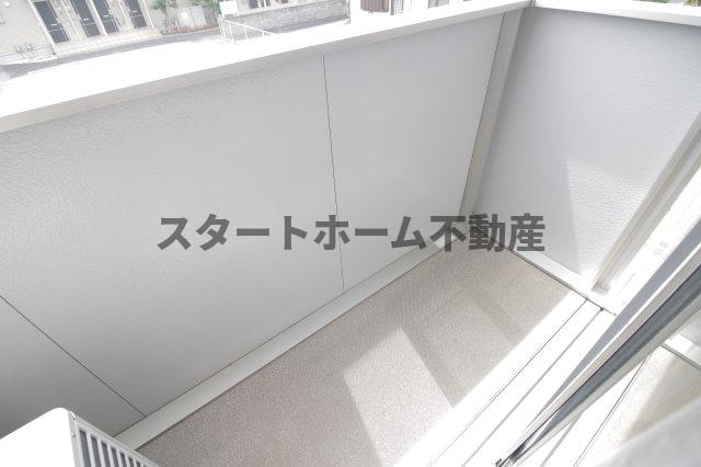 バルコニー　バルコニーからの眺めを楽しみながら食事をしませんか