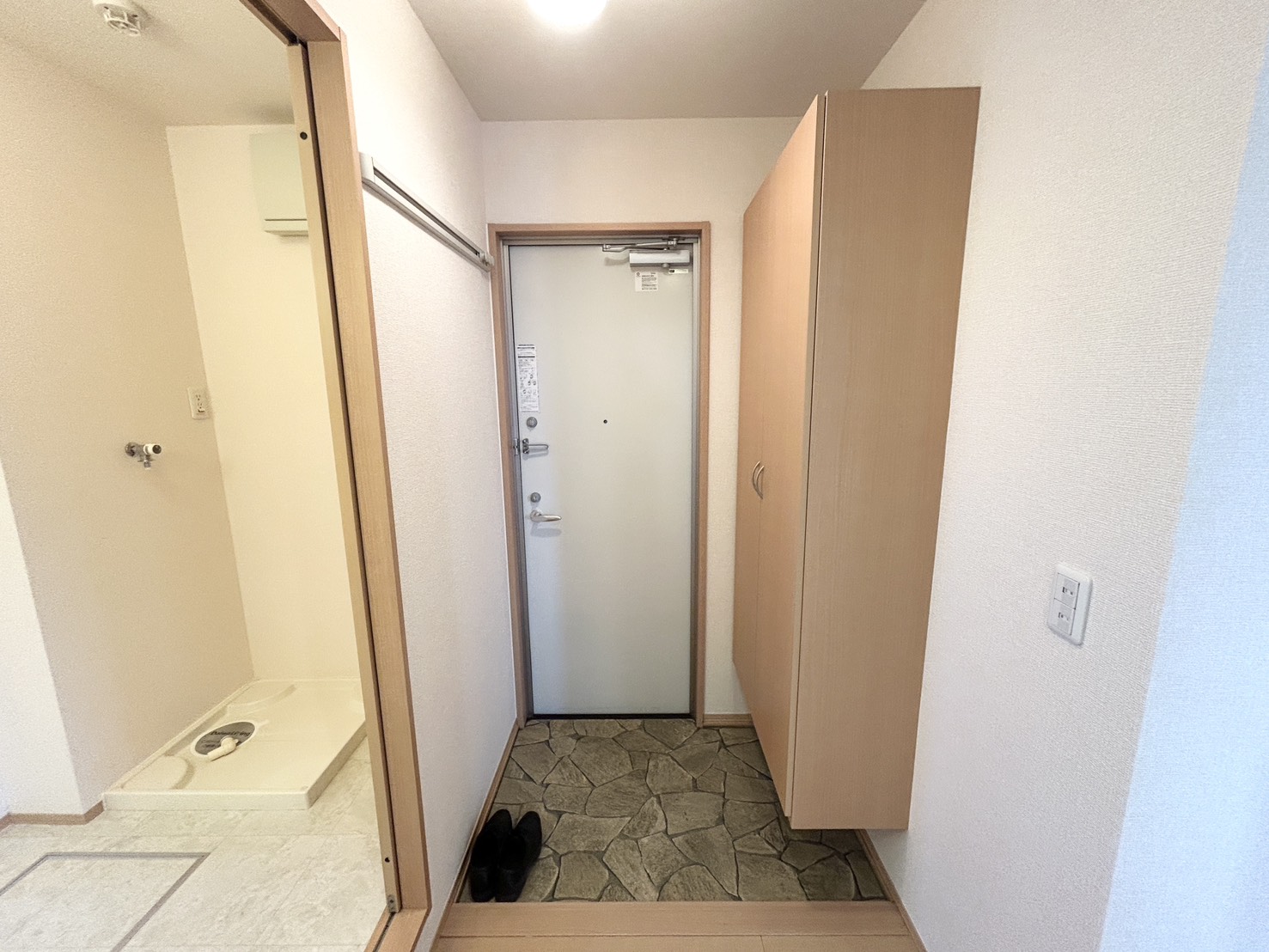 玄関　別部屋モデル写真