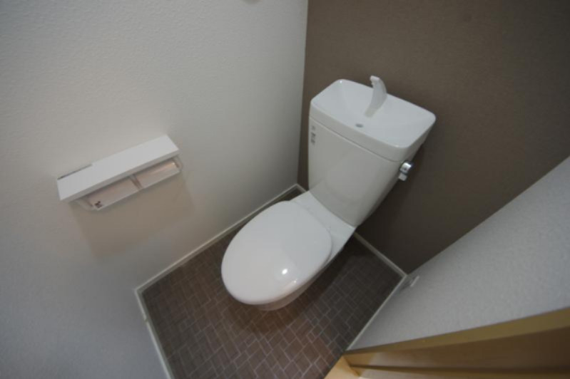 近鉄大阪線 長瀬駅 徒歩5分 2階建 築53年のトイレ写真