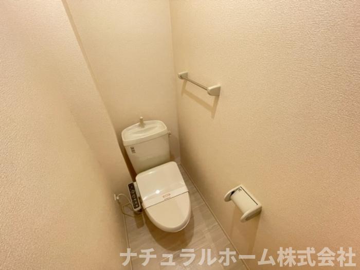 トイレ　温水洗浄暖房便座