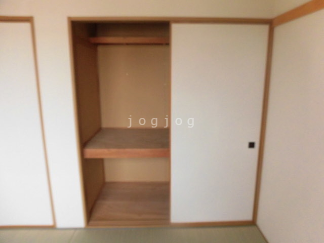 収納　使いやすい押し入れタイプです
