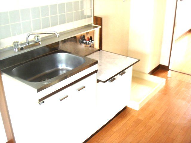 キッチン　ダイニングキッチン５帖・収納１間あります♪