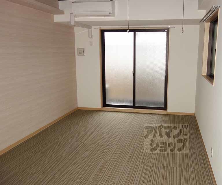 クレアーレ五条大宮の居間写真