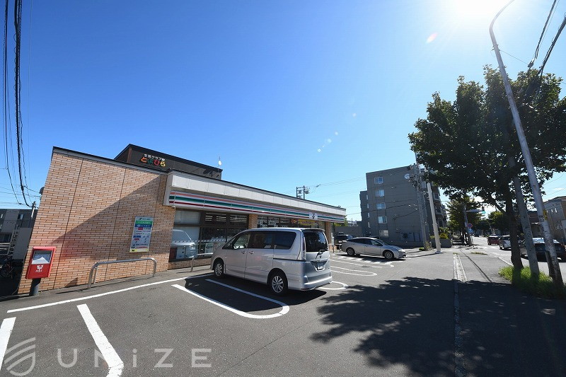 コンビニ　セブンイレブン札幌月寒東3条店（コンビニ）まで305m
