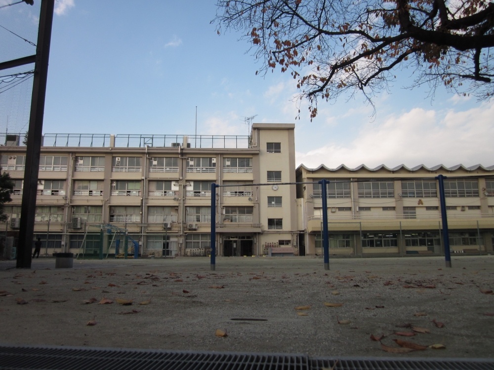 小学校　練馬区立 大泉第二小学校（小学校）まで576m