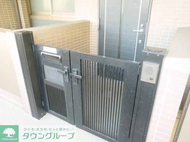 セキュリティ　★玄関ポーチ付きです★