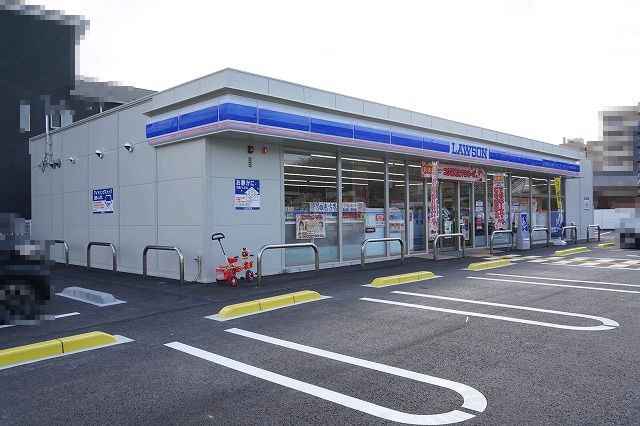 コンビニ　ローソン南国大篠店（コンビニ）まで322m