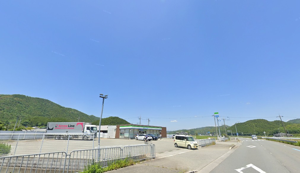コンビニ　ファミリーマート 亀岡宮前町店（コンビニ）まで2180m