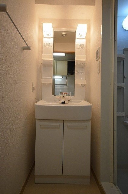 洗面設備　同物件別号室です。