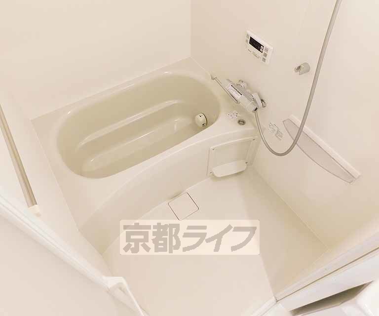 バス・シャワールーム　広めのお風呂です