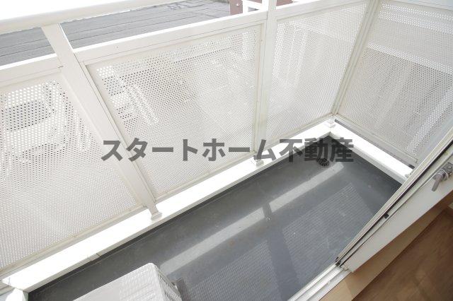 バルコニー　バルコニーからの眺めを楽しみながら食事をしませんか