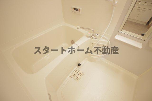 バス・シャワールーム　コンパクトで使いやすいお風呂です