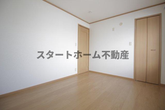 その他部屋・スペース　広くて明るい寝室