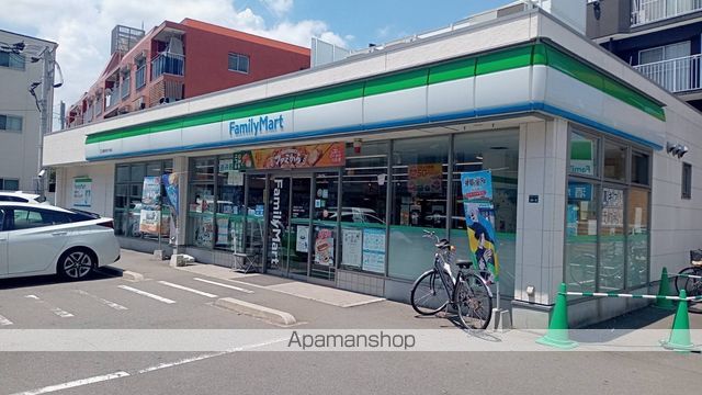 コンビニ　ファミリーマート福岡井尻六ツ角店（コンビニ）まで193m