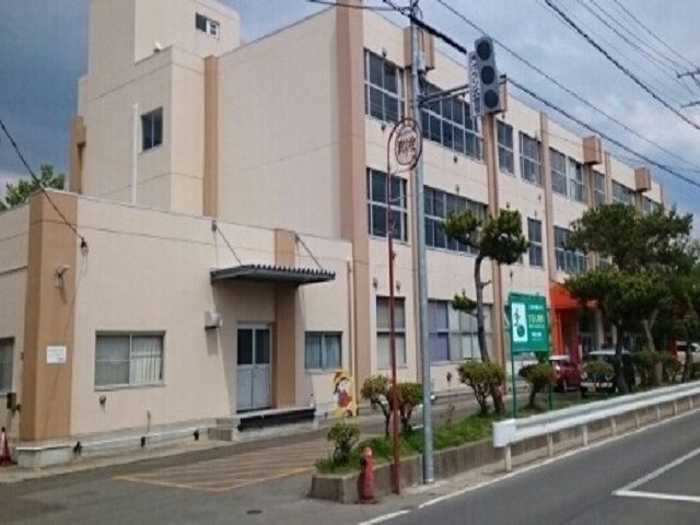 小学校　外旭川小学校（小学校）まで750m