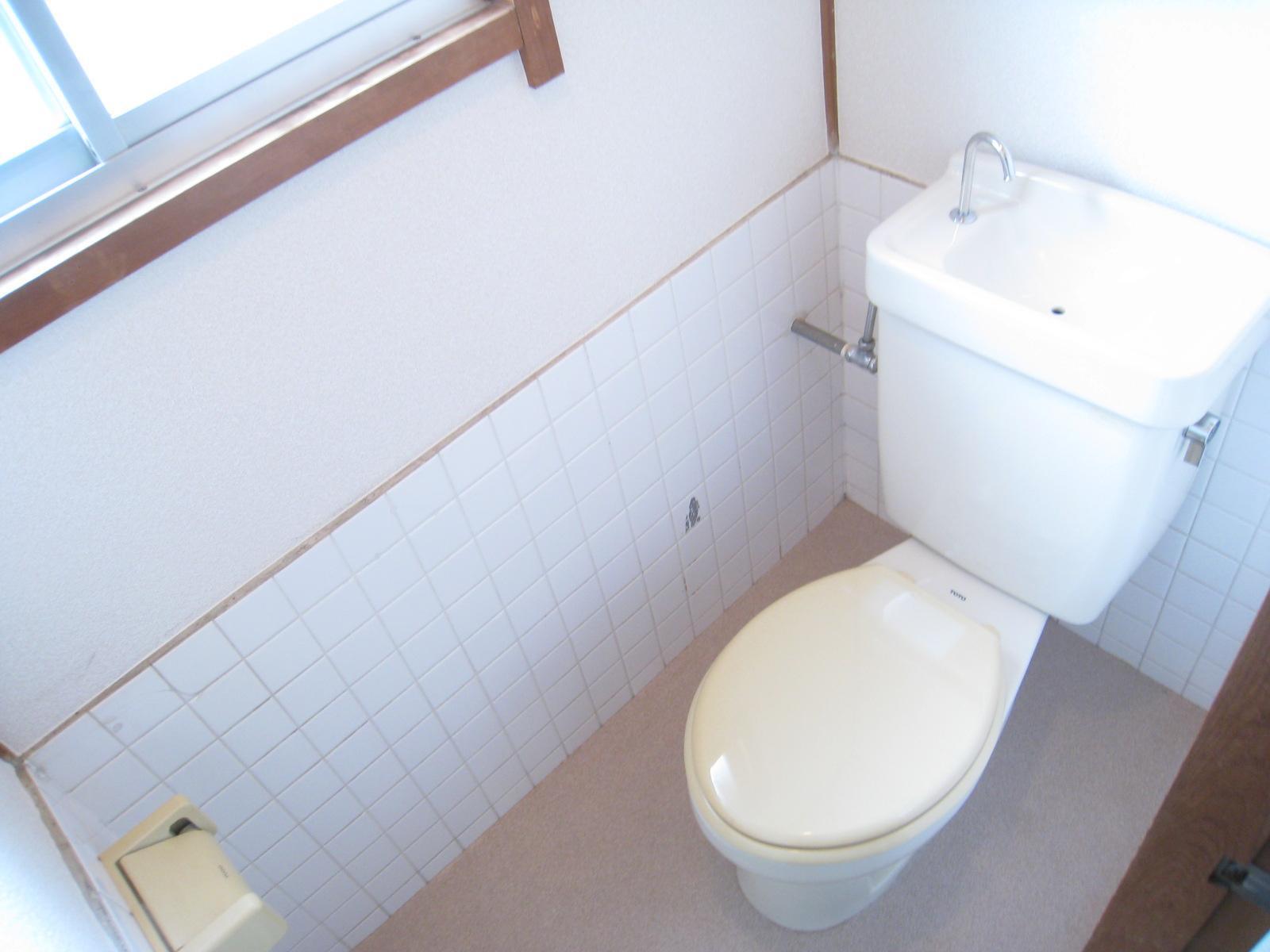 ＪＲ鹿児島本線 折尾駅 徒歩5分 2階建 築50年のトイレ写真