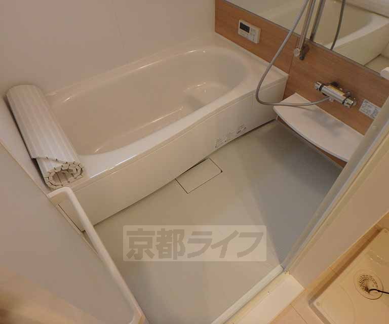 バス・シャワールーム　大きくオシャレな浴室です。