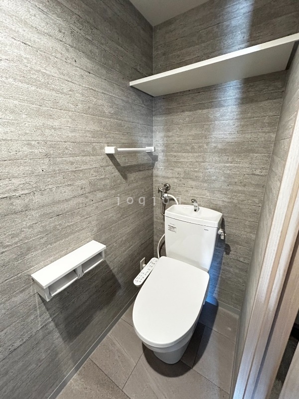 トイレ　温水洗浄便座完備の素敵なトイレです★