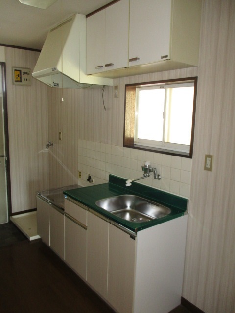 キッチン　キッチンと室内洗濯機置場