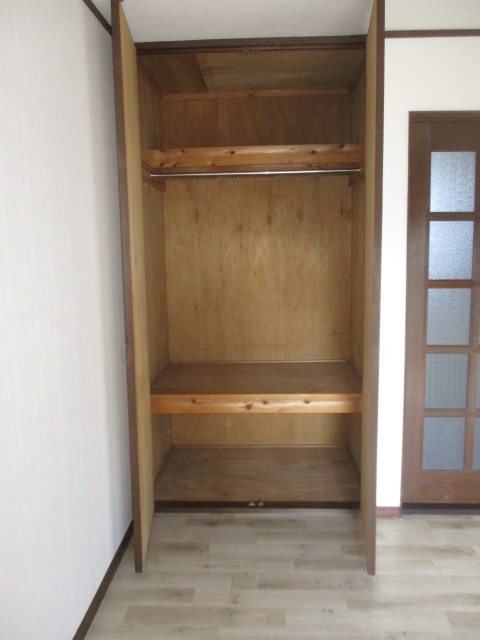 収納　ハンガーパイプ付