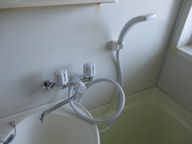 洗面設備　混合栓、鏡は新品
