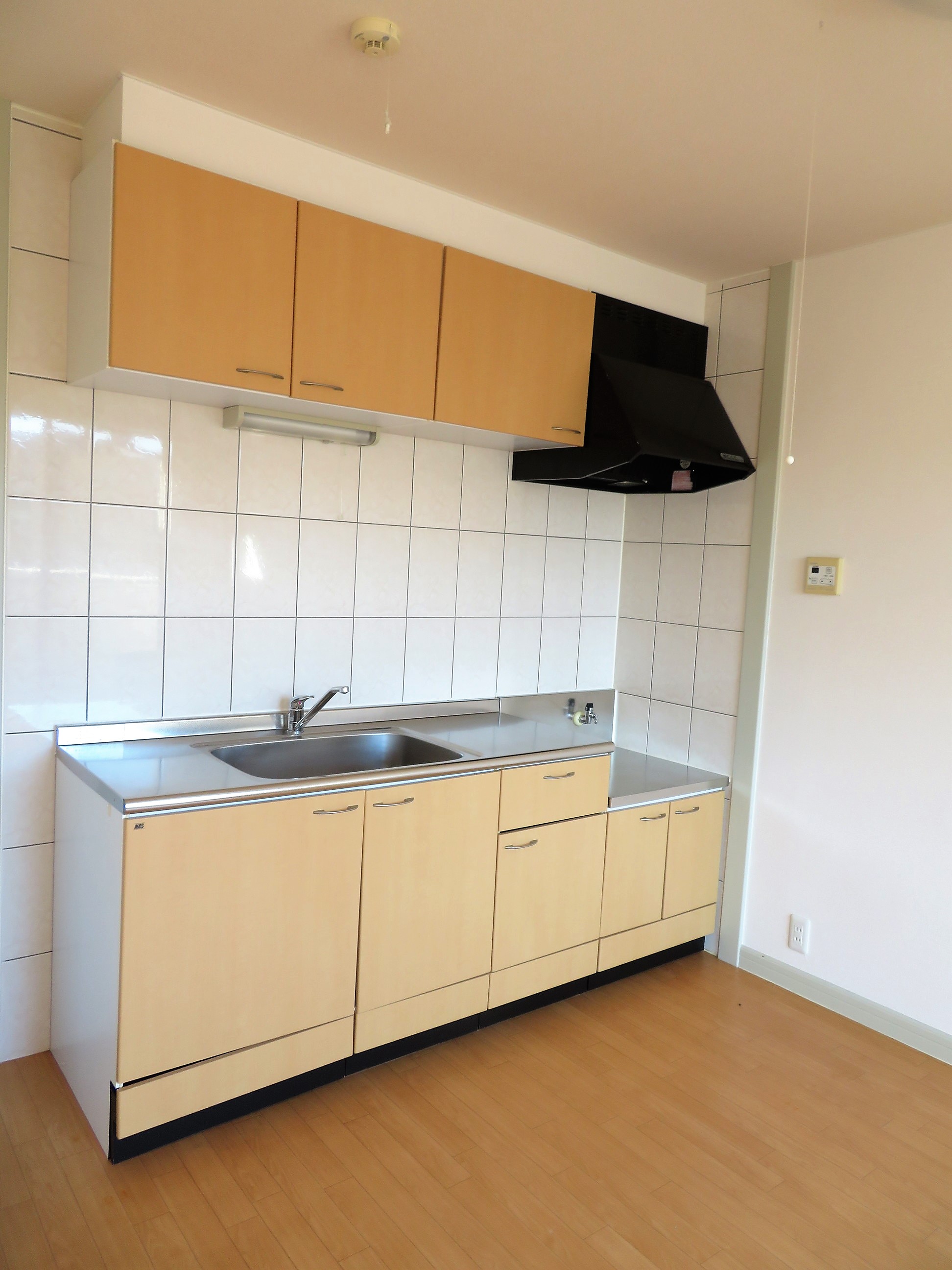 キッチン　独立型キッチンです。ガスコンロ設置可能です。