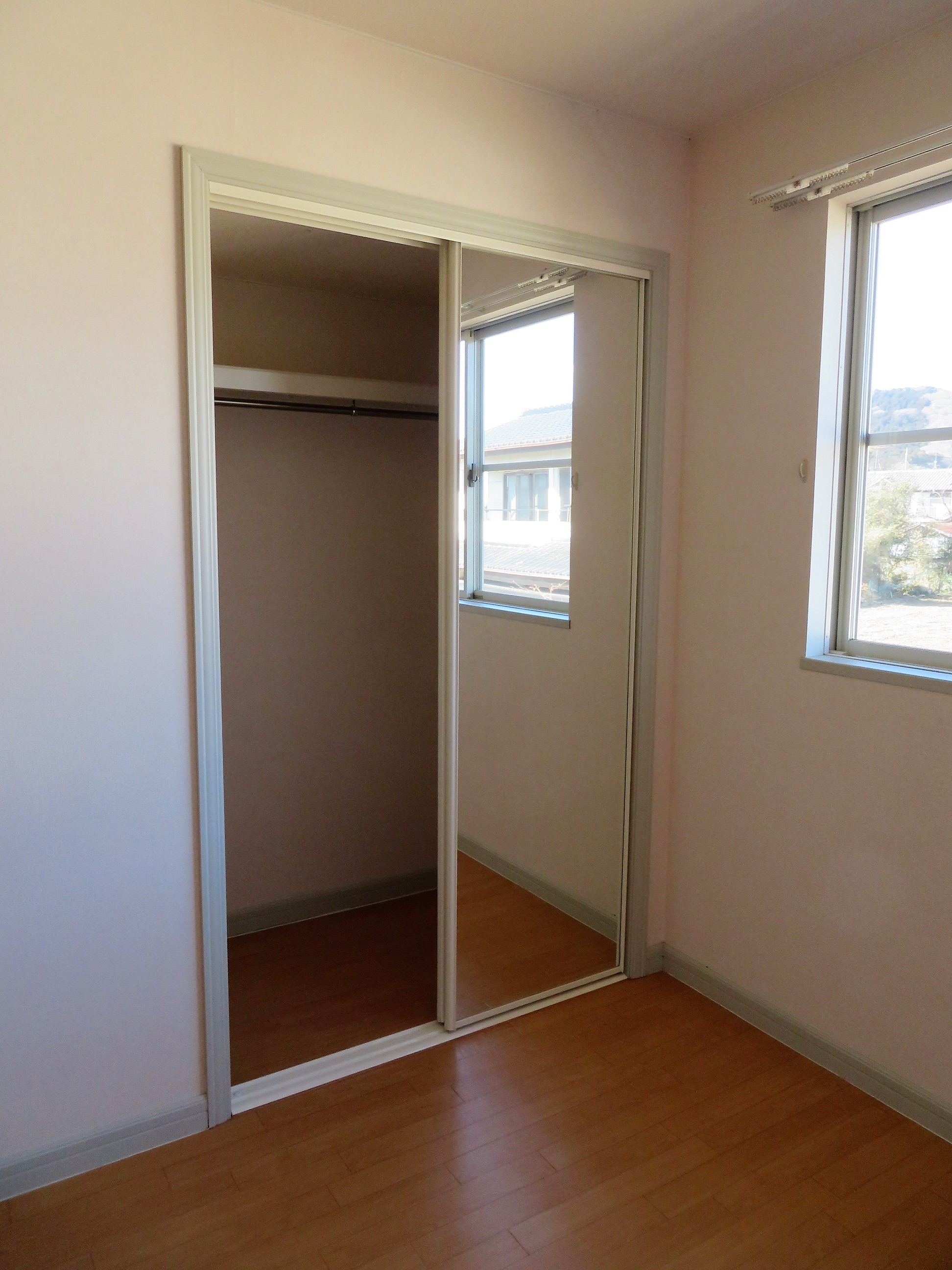 収納　鏡付きクローゼットです！